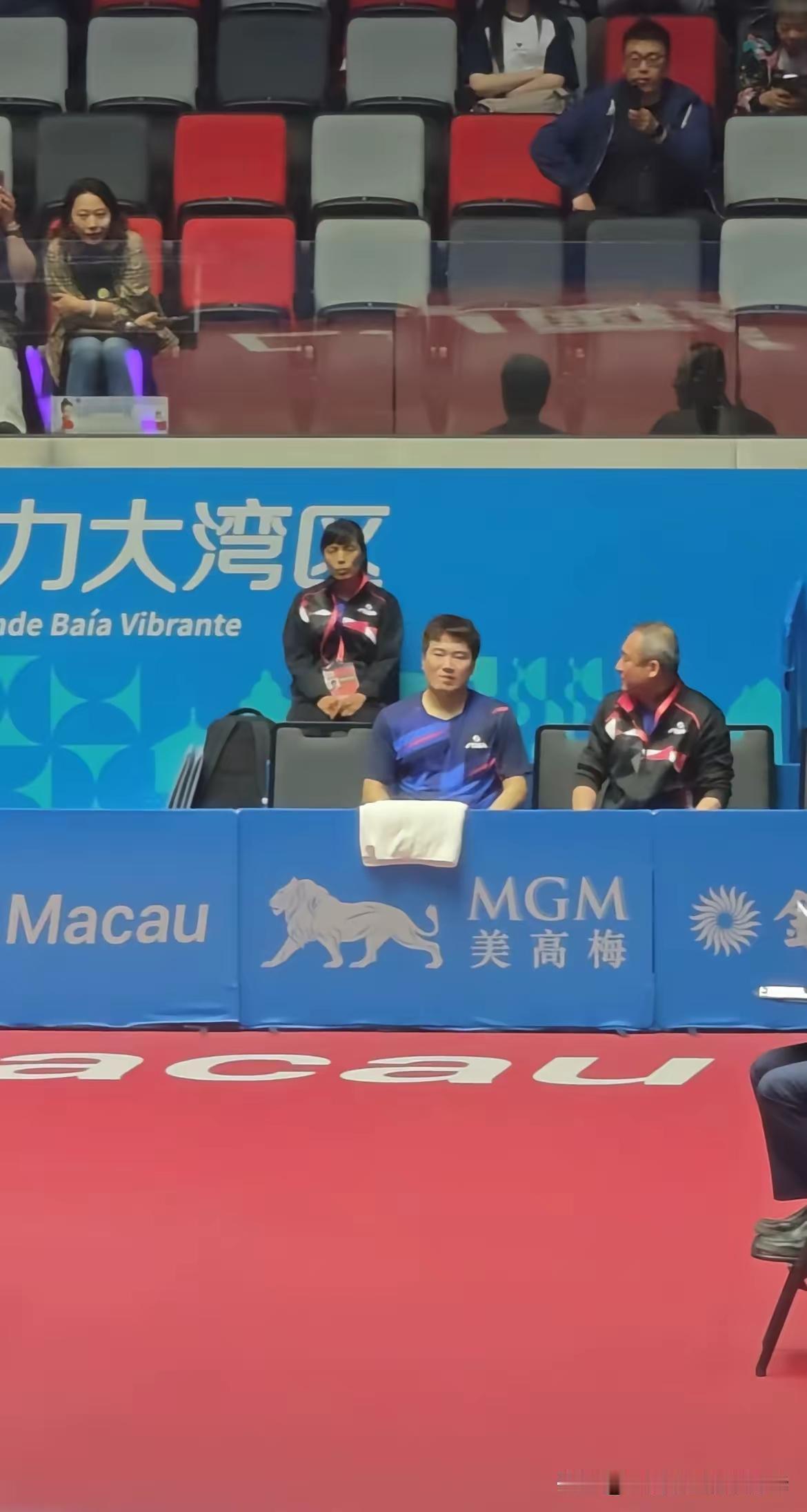 一个国家队的3号主力，被一个退役主播打的直摇头！按照目前的国乒男队情况，大胖很