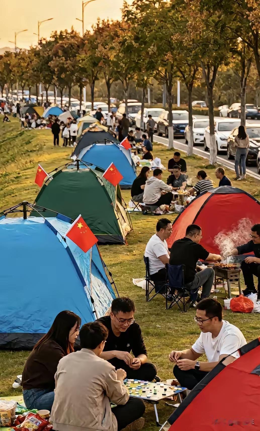 最让人担心的事还是发生了，帐篷“挤走”酒店，背后竟藏着两个原因，那就是大家