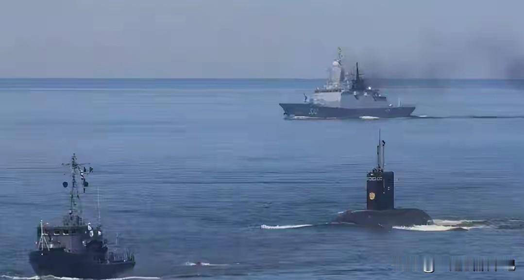 雷声大雨点小。俄罗斯派遣核潜艇保护油轮，听着挺有面子，但是你想过没有，核潜艇面