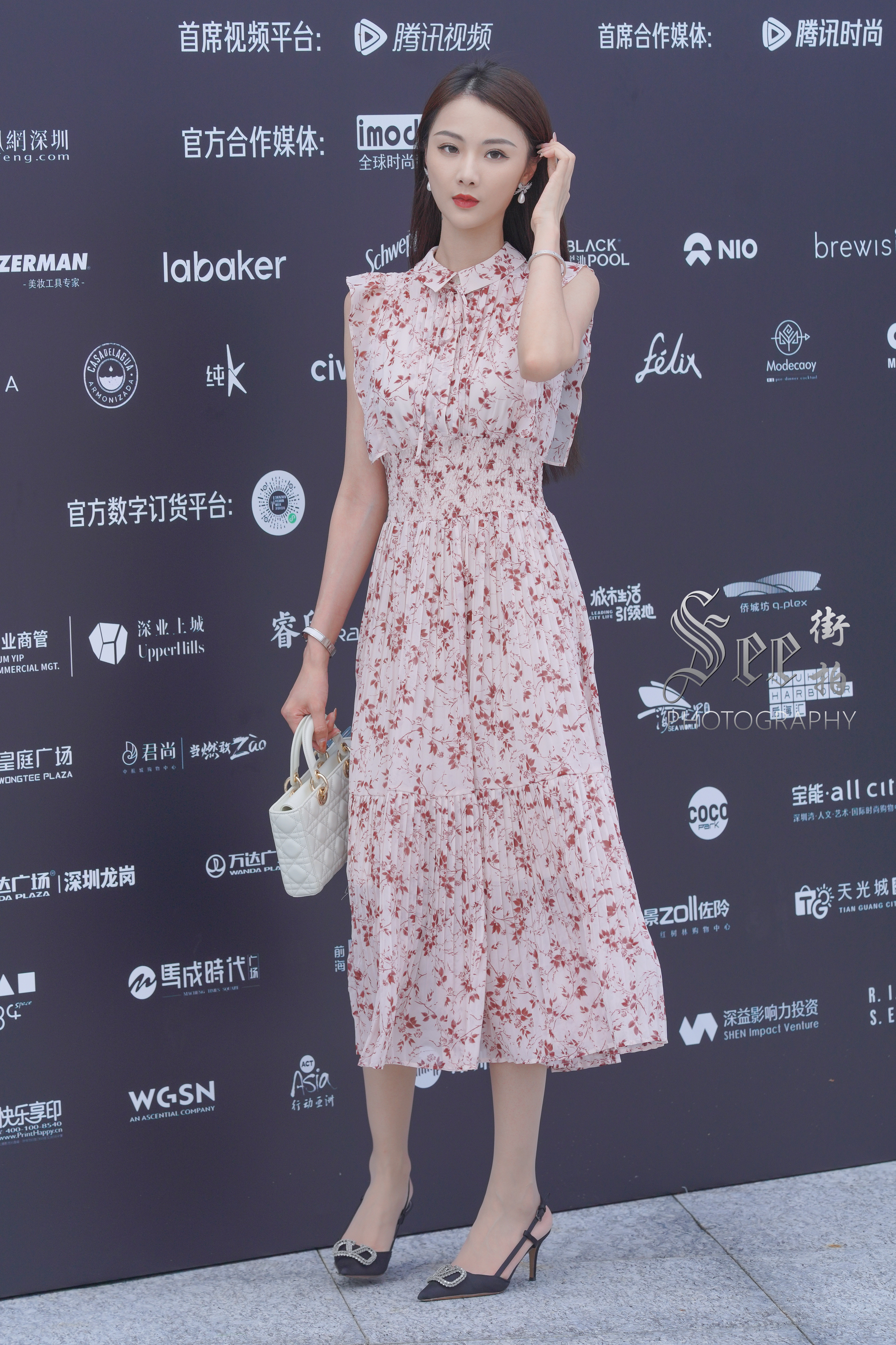 粉色长裙甜美气质~~​​​