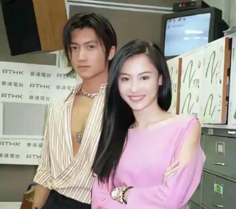 王晶曾预言这俩迟早要离？！谢张恋曾轰动一时，但《无价之宝》片场里，张柏芝却因