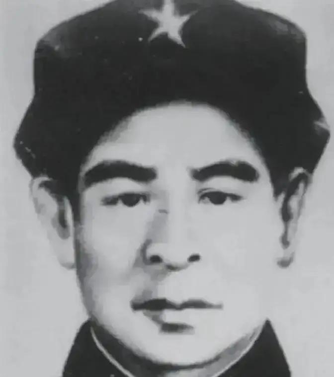 1937年，红九军军长孙玉清被俘，敌人没有识破他的身份，谁知这时，红九军一个小战