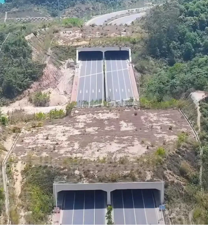 这隧道修的是不是有点多余