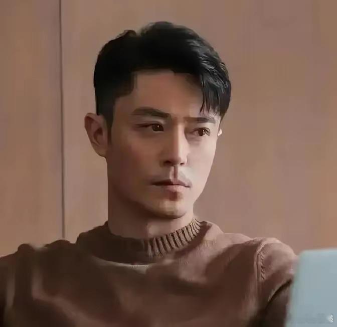 3.2亿票房背后，他只想接女儿放学《轻年》票房冲到3.2亿那天，霍建华在片场接到