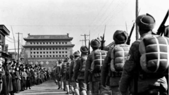 1948年10月，蒋介石在中南海的一个极秘密的地点召开了一次只有四五个人参加的军