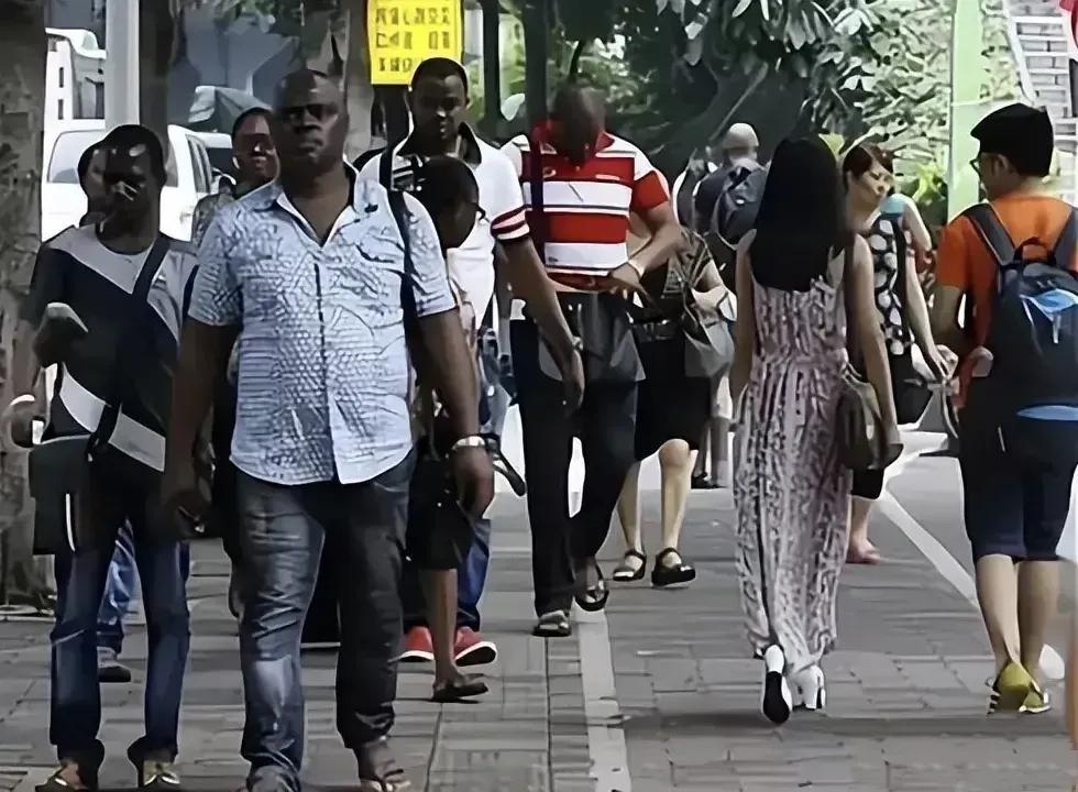 我们为什么反对黑人移民？因为我希望我的后代生活在一个真善美的环境中，而不是图一这