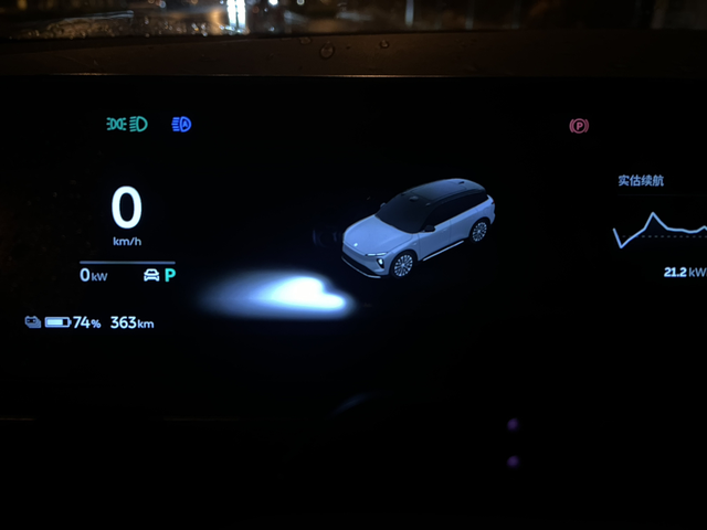 发现了一个车灯的问题之前从来没注意过的，不知道其他车有没有是前段时间下雨堵车