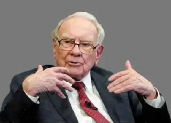 95岁巴菲特退休爆预言：“美日会更强大”！人们在猜“咋不提中国”时，没成想他关于