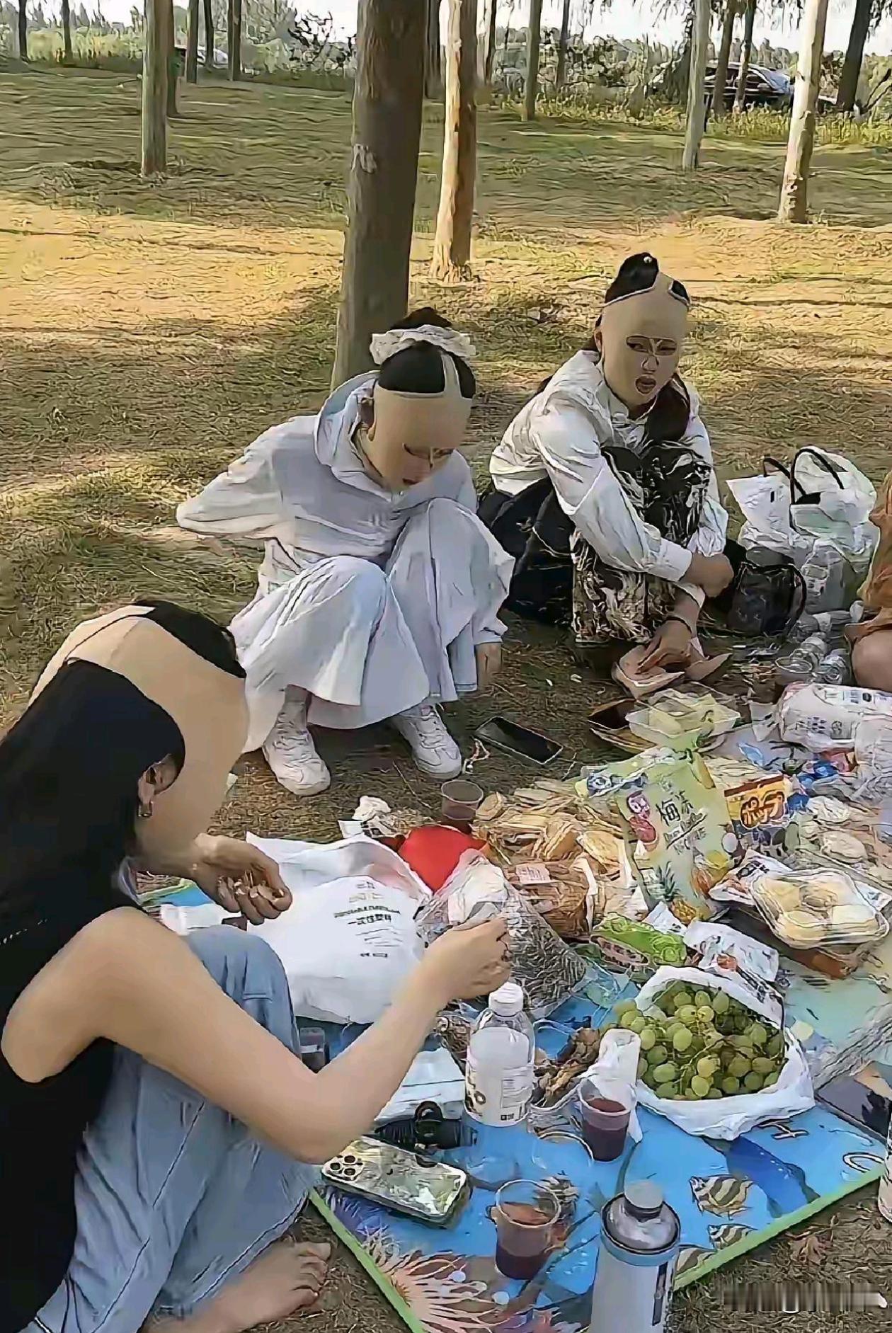 这为啥要带着头套