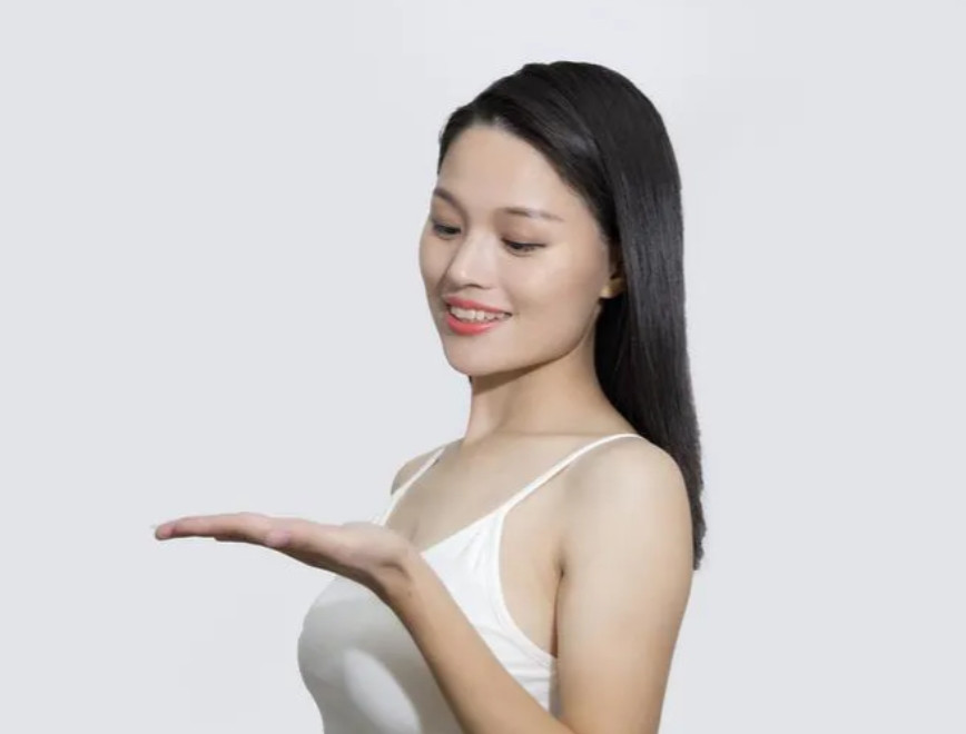 准婆婆问未来的儿媳："我听我儿子说，你手里有一笔你父母给你的陪嫁。"女子闻言说：