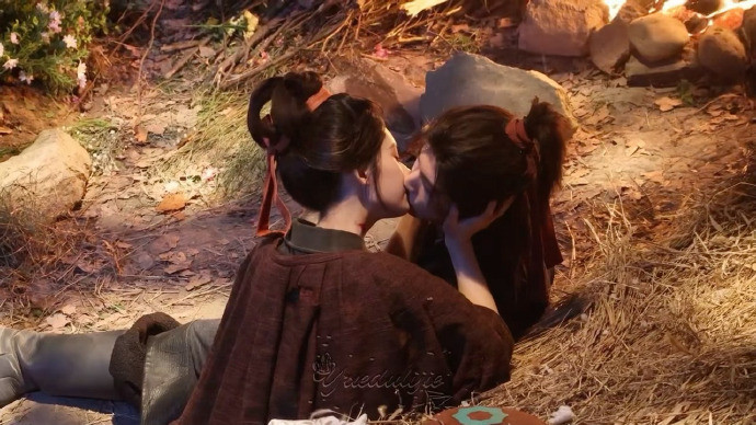 张凌赫林允吻张凌赫林允归鸾第一场吻戏张凌赫林允吻，张凌赫林允归鸾第一场吻戏就这