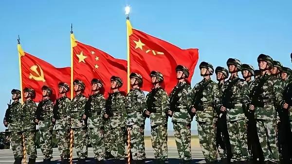 这话听着扎心，军事专家戴旭近期又提到一个点，他说中国人从晚清到现在，总改不了一个