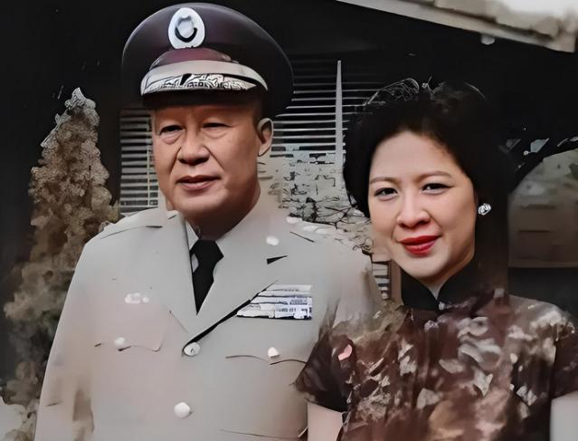1925年，32岁的白崇禧在桂林娶了22岁的马佩璋。新娘子是出了名的“桂林第一美