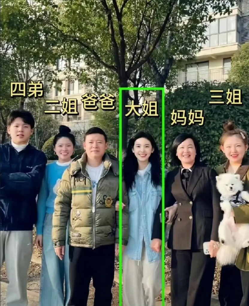 章若楠真是中了基因彩票，全家都长的一般。姐妹都是圆圆的脸，就她标标准准的鹅蛋