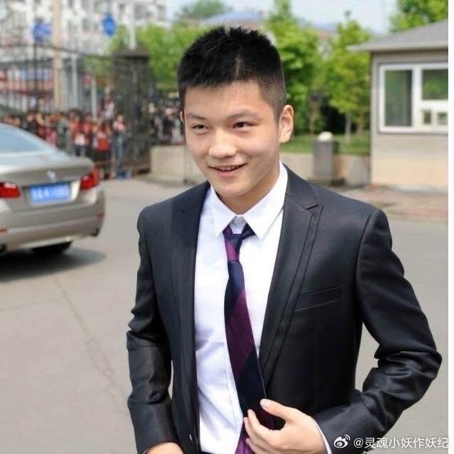 穿西装的樊振东～
