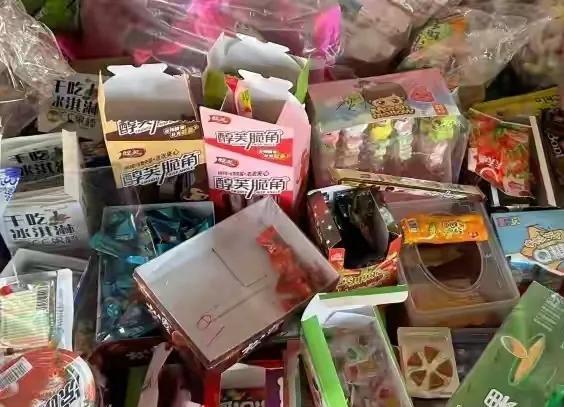 这孩子，生在这样的家庭，碰到这样的爸妈，天生就是来享福的。我们街区的最东边有户