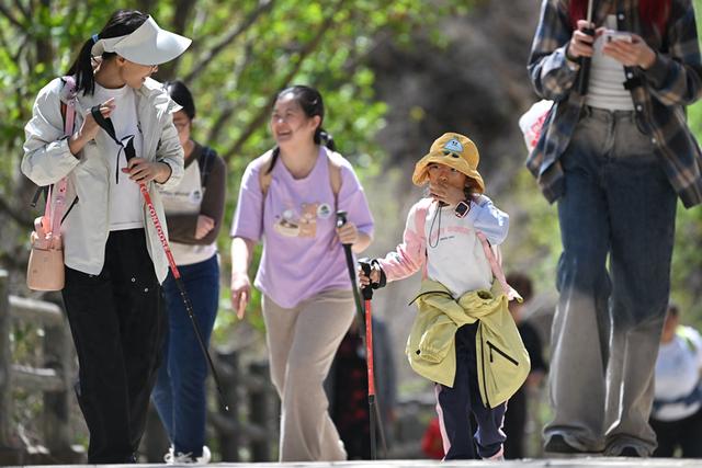 登山穿太多, 失温! 踢球不敢脱, 失温! 冬季户外运动到底该怎么穿?