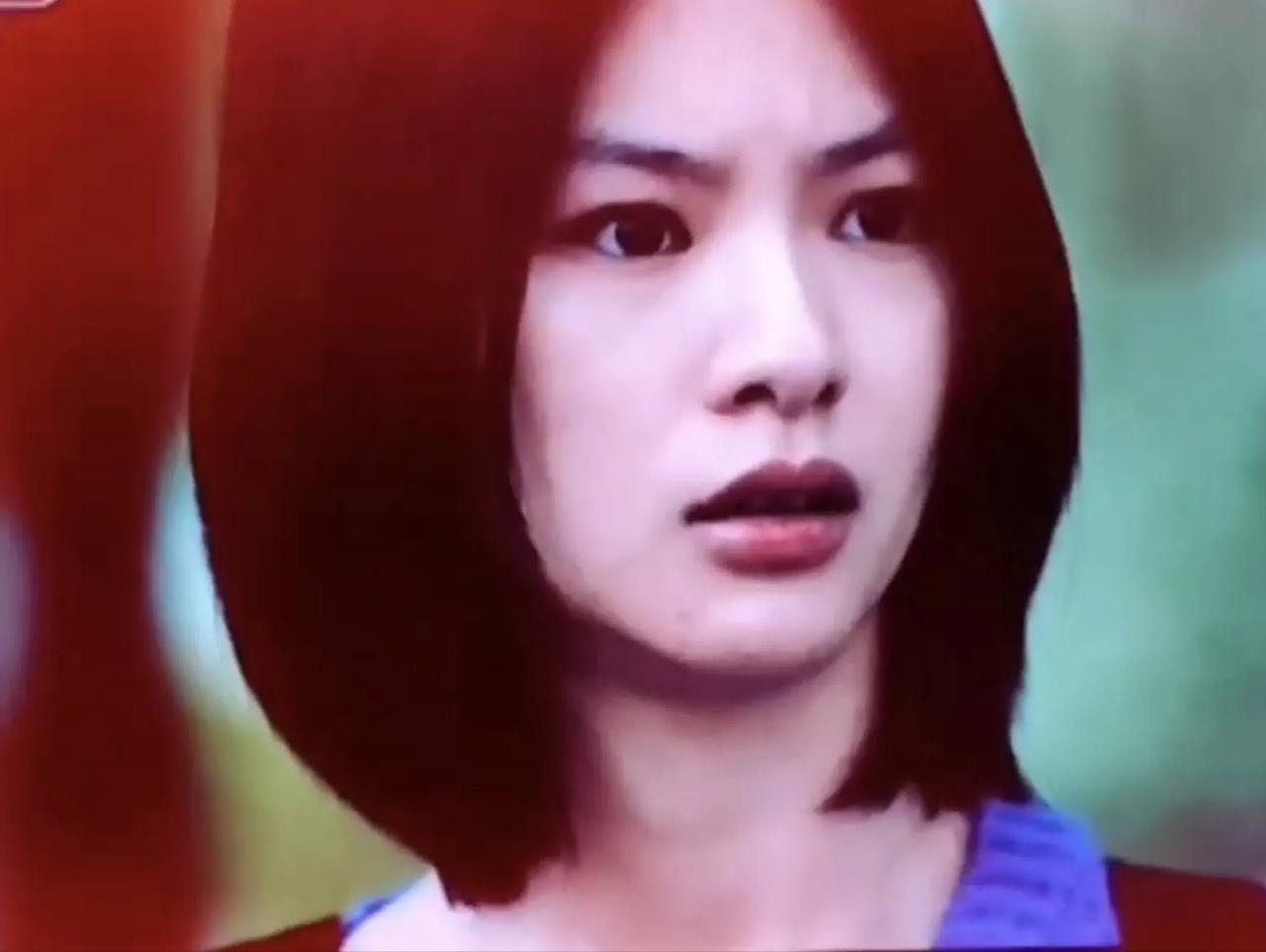 《交锋》越看到后面越来越搞不懂了！邱天饰演的金丽娜同时跟好几条线有牵扯。主线就