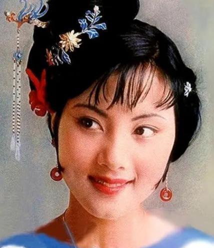 1995年，28岁的乐韵从13楼窗户直接跳了下去，临死前，她妈妈一遍遍地