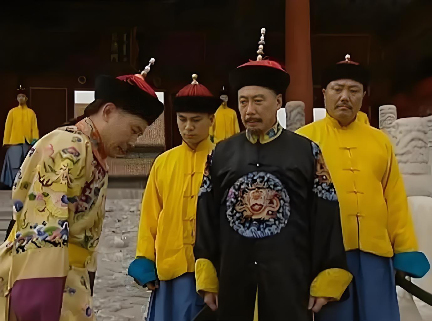 康熙三十六年秋天，紫禁城里发生了一件震动朝野的大事。刚从漠北战场凯旋的康熙皇帝，
