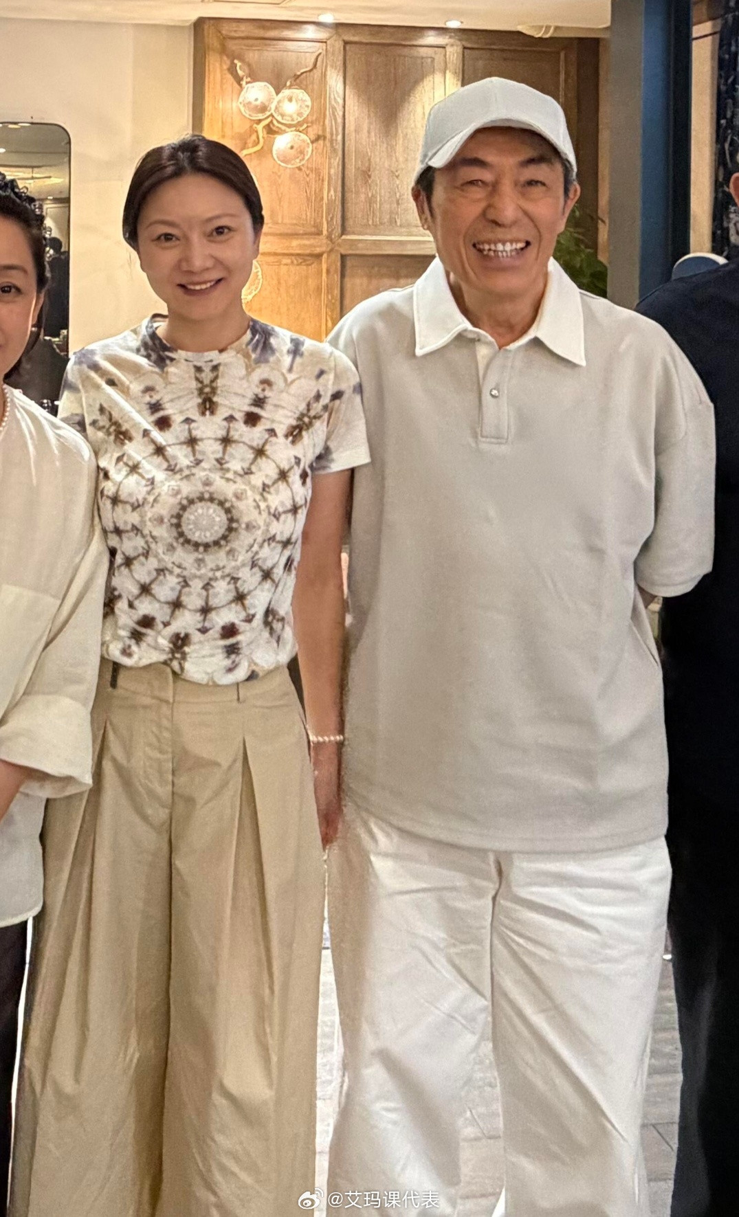 张艺谋带陈婷参加主角聚会44岁陈婷状态张艺谋带陈婷参加主角聚会，44岁陈婷状态