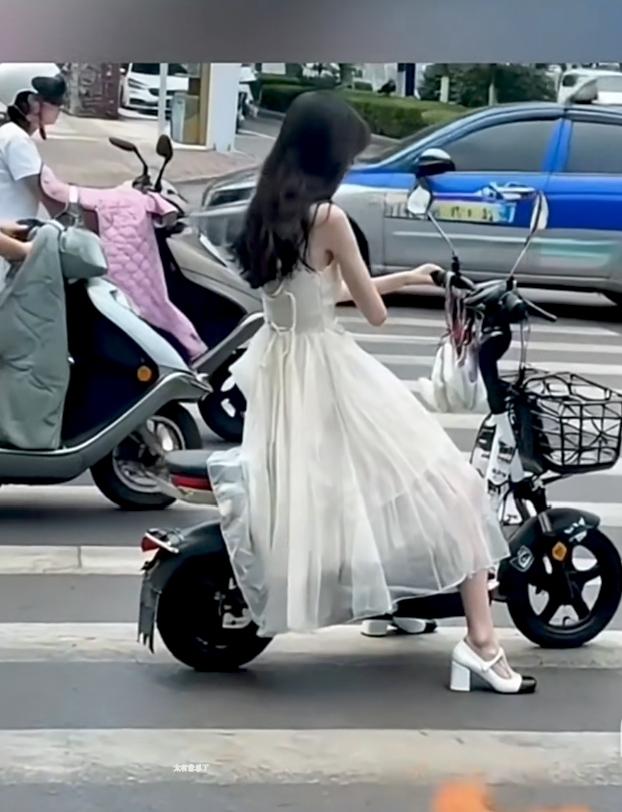 话真的是不点不透。网友说，但凡男方或者女方，有一个有钱的，就不会有天价彩礼这一