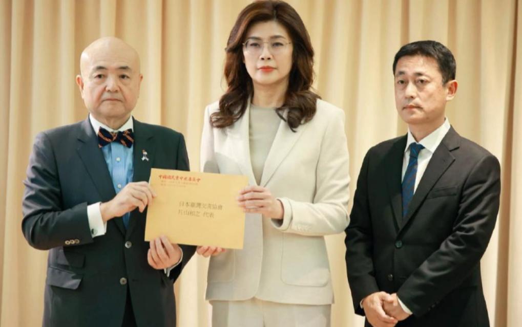 希望网友们“永远记住这个日子：7月31号，她（郑丽文）自掏腰包给日本地震捐100
