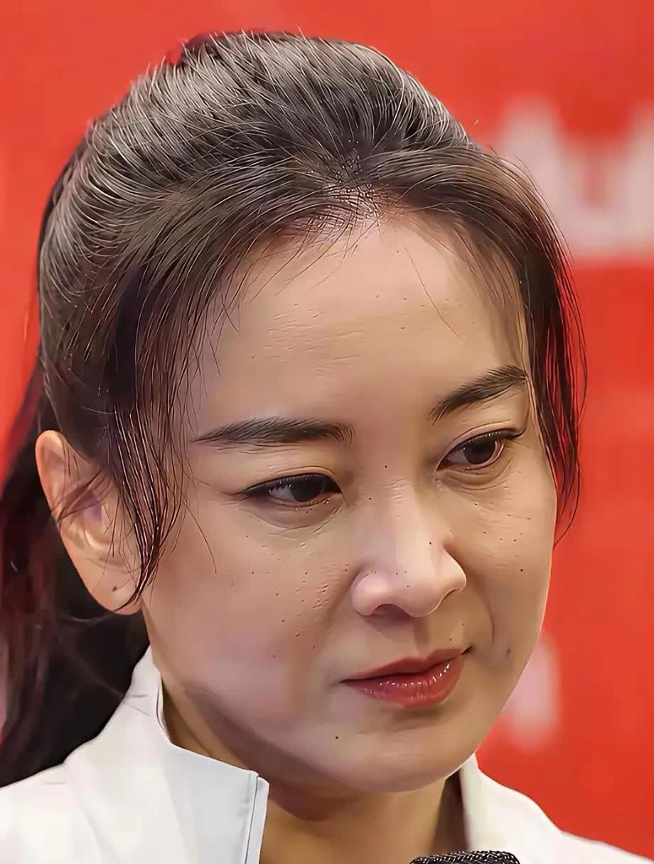 有网友说：还是原来的贾玲好看，大家是怎么看的呢？