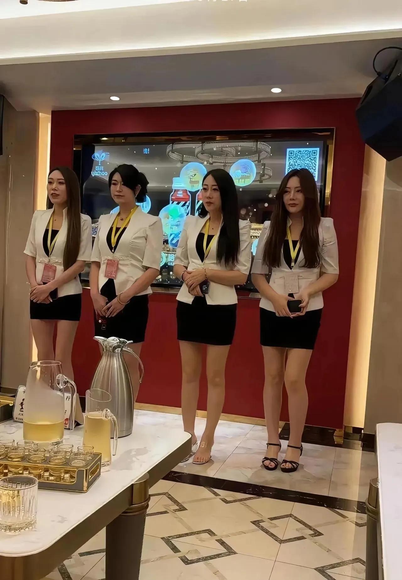 老板，换了一批又一批，现在只有阿姨了吗？几千块的消费就这样？