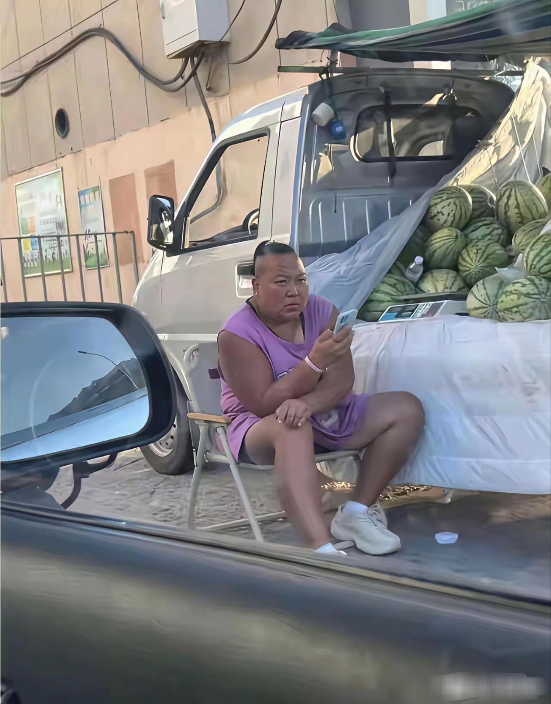 大姐想了一天始终没想明白，为什么就没人买她的西瓜？