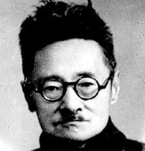 1928年，蒋介石到安徽大学视察，与时任安徽大学校长刘文典吵架，蒋介石狠狠打了刘