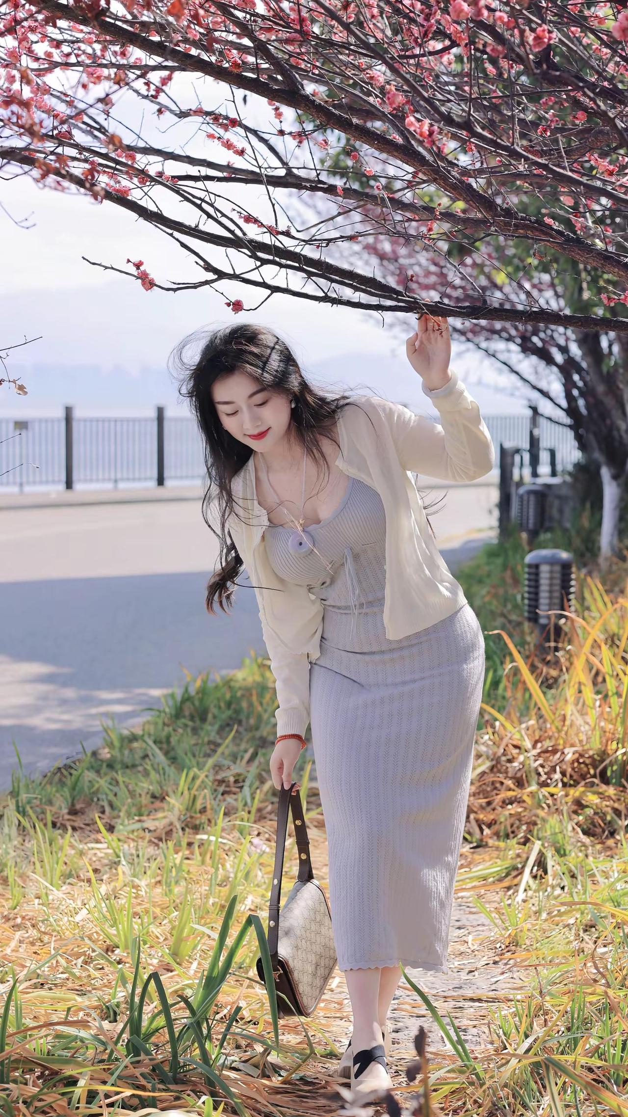 我还送你一段记忆，在大理海边这个有风吹过的地方，有个人真诚而热烈的爱过你…