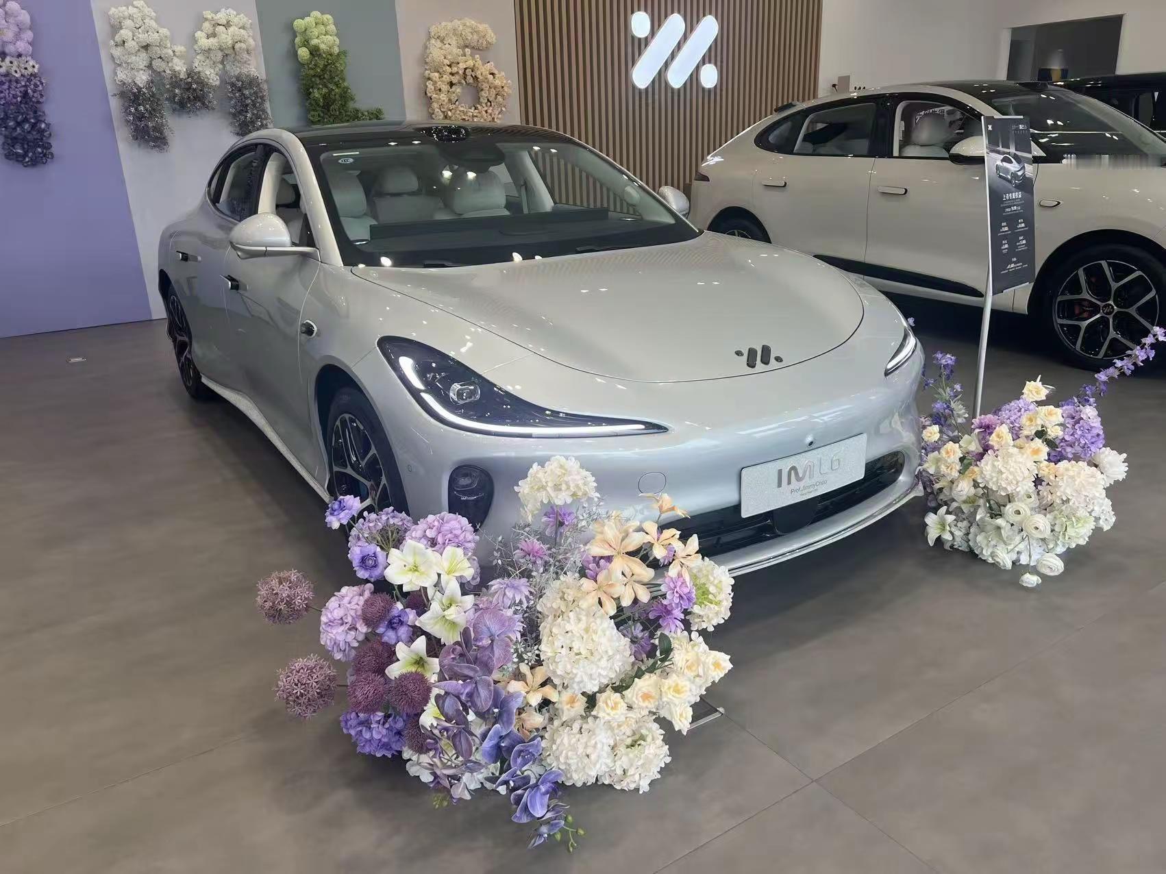 一次完美的试驾。全新一代智己L6一试倾心全新一代智己L6最WOW的设计：车漆。这次新车漆完美适配所有