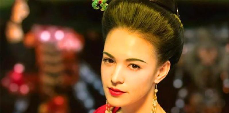 公元737年，唐玄宗在一天之内赐毒酒杀了3个亲儿子，还包括太子李瑛，太子临死前失