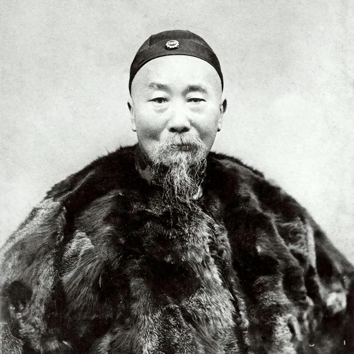 1885年，同朝为官，李鸿章后代出了张爱玲，左宗棠的子孙百年后却在干这些，同样是晚清名臣之后，两家后