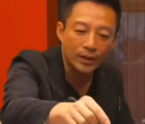 我发现汪小菲不适合做生意他完全适合进娱乐圈当明星啊现在的汪小菲经常出现在娱乐