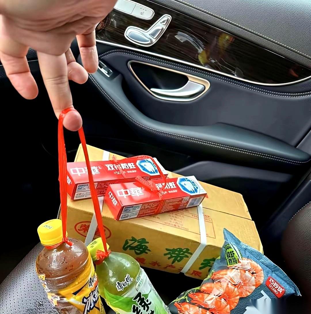 很多人搞反了。以为是人情世故，其实是精准投喂。我老丈人，就好那两口。好茶，好