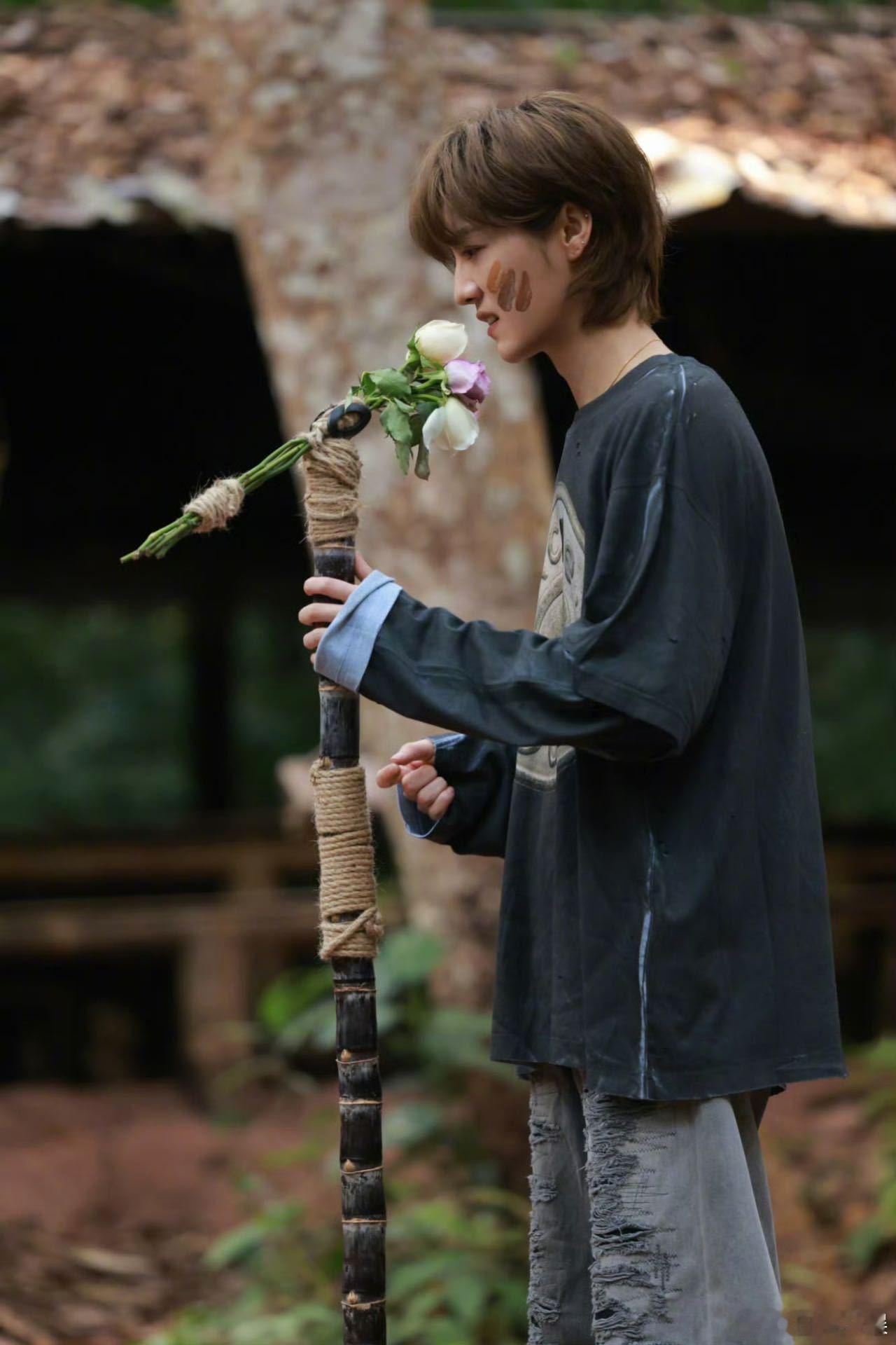 鹿晗做发型VS不做发型哈哈哈哈哈鹿晗的发型，是五哈的“开关”。做发型=开，不做