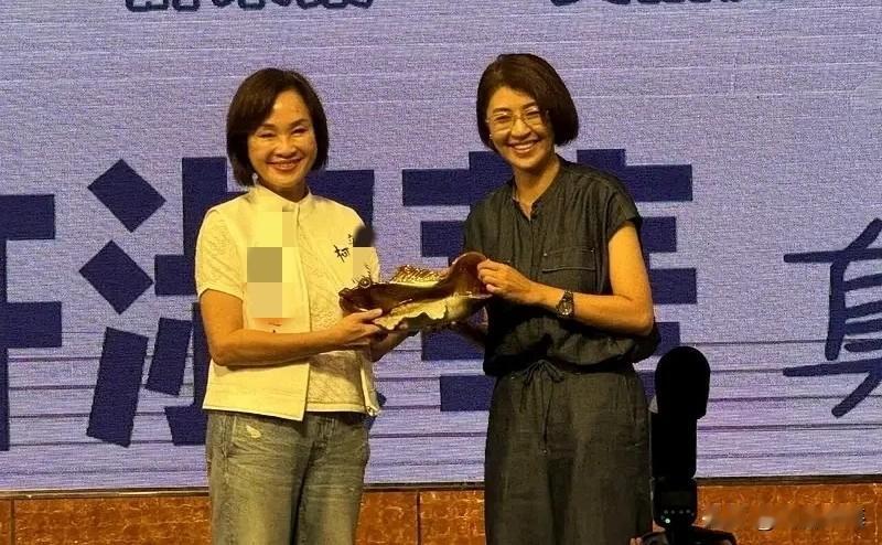 蓝营大咖齐聚，许邱华现身高雄，柯志恩誓言打败新潮流。就在9月5日，柯志恩在高雄组