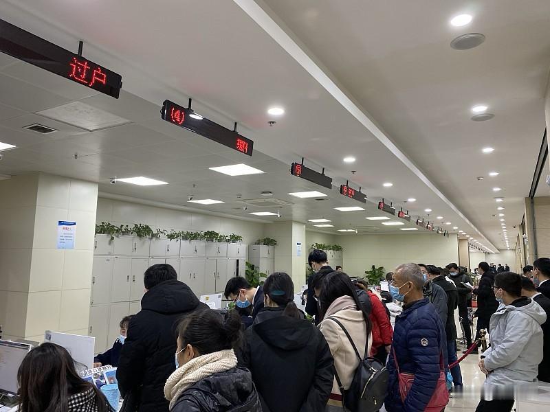 成都楼市：截至9月24日，高新区二手房均价从2.2万跌到2.1万，天府新区从