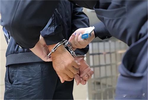 贵州，男子在路边见一女子在招手，于是上前搭讪，随后跟着女子到了住所，二人以单次1