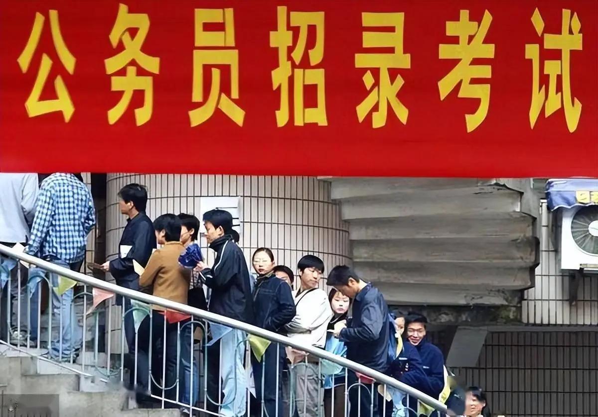 三年真心抵不过一个编制？看着失恋躺平的儿子，我心里又疼又无奈。朋友的儿子谈了
