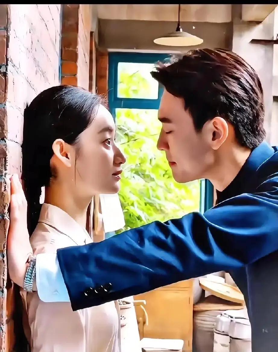 性张力爆棚，而且超级帅！在王天辰身上，终于见识到了什么是性张力，什么是痞帅，