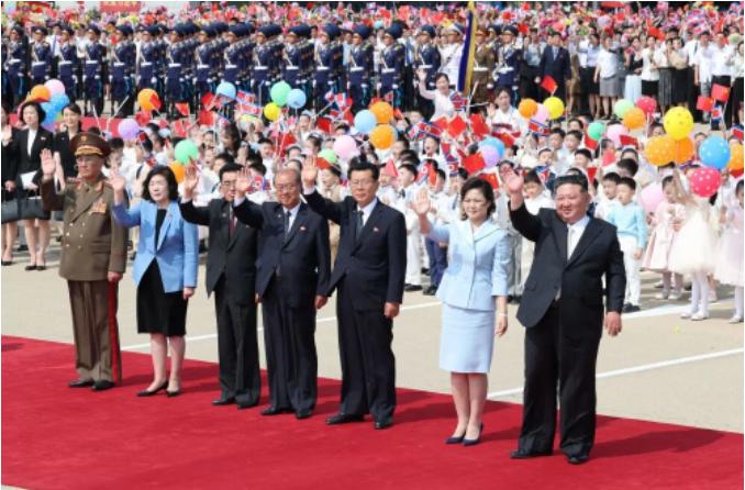 访问很成功，朝鲜舍不得6月9日下午，中方在结束国事访问后乘专机离开平壤，金正