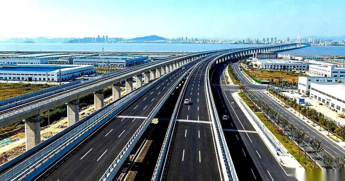 整整砸下50个亿！温州龙湾这段12.8公里的路，终于要被强行“拉上天”了。早上