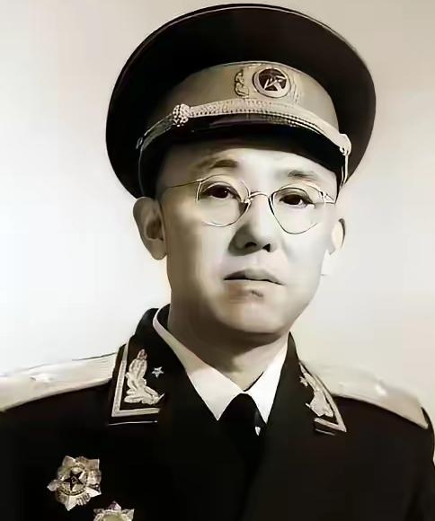 1939年，新四军在追击汉奸时，误打误撞闯到了上海虹桥机场，看着停在草坪上的四