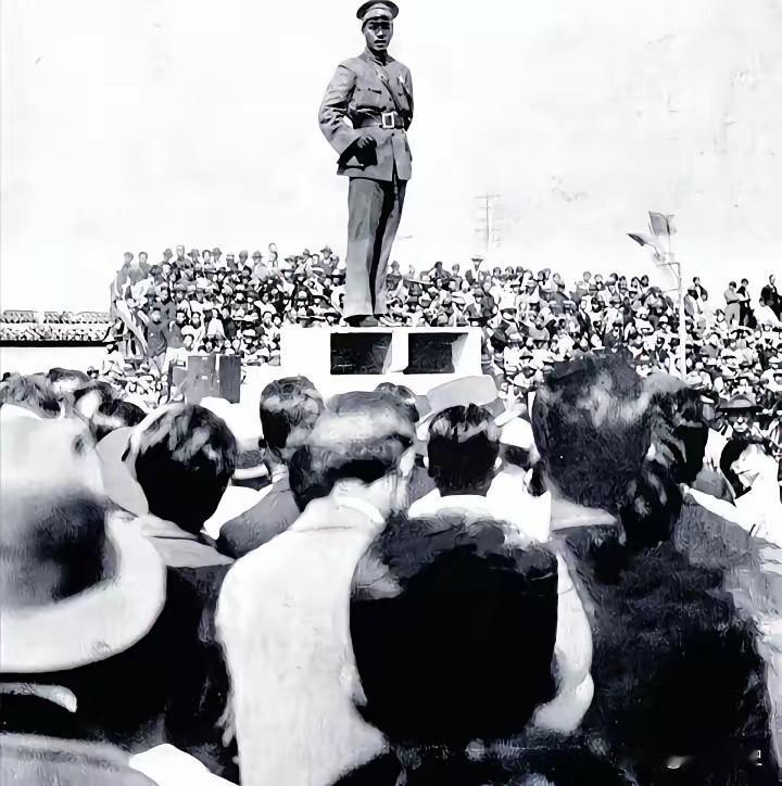 这张珍贵合影拍摄于1926年7月9日在1926年7月9日，一位39岁的年轻人