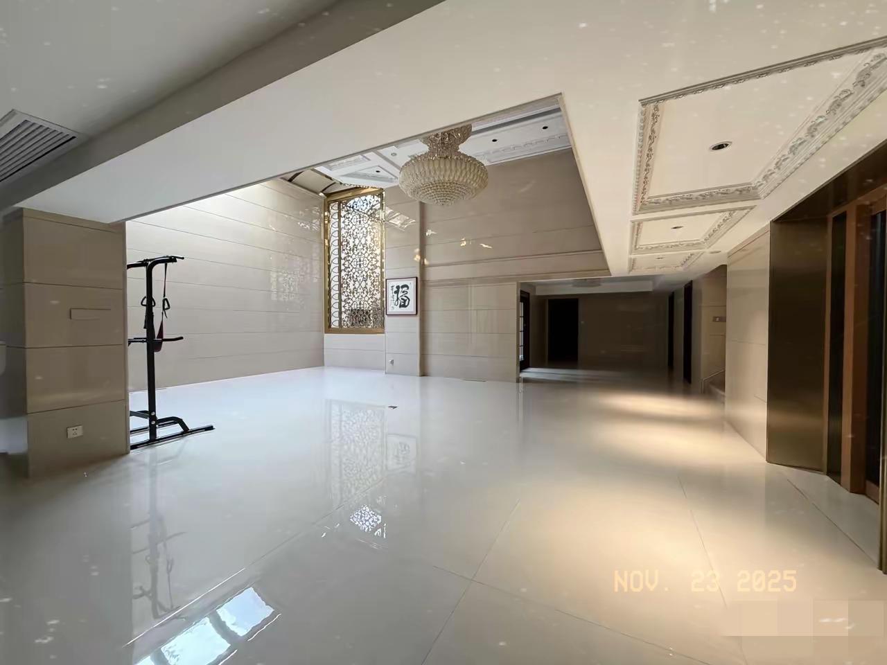 300㎡闲置地下室大改造！法式咖啡厅风+5大功能区待客只开放一楼太圈粉闲置