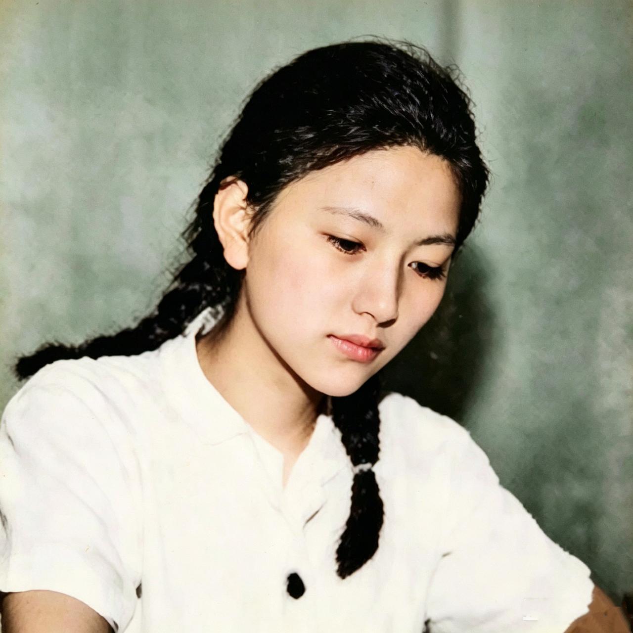 这是刘氏三姐妹缔造双状元同入北大同专业的传奇。三姐妹中大姐以省状元的身份考入北大