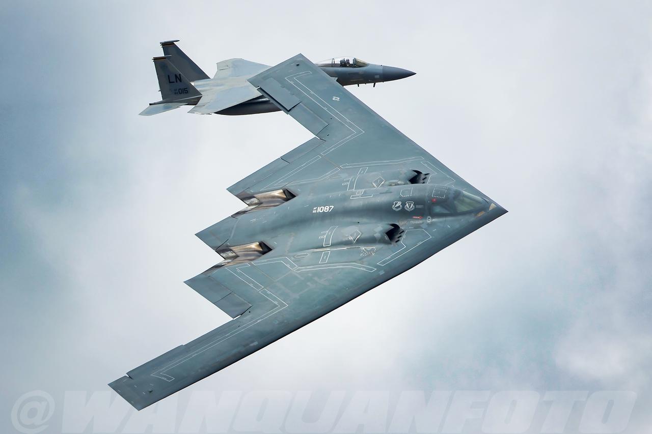 这是美帝空中力量最为辉煌年代的作品，虽然现在大部分还在天空飞翔，还在全世界各地显